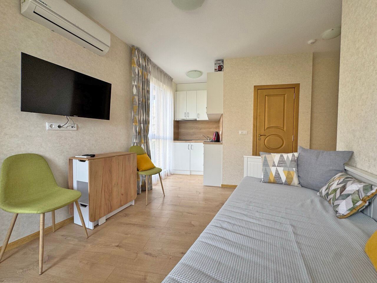 Helles Studio in Luxuskomplex – perfekter Komfort am Pool