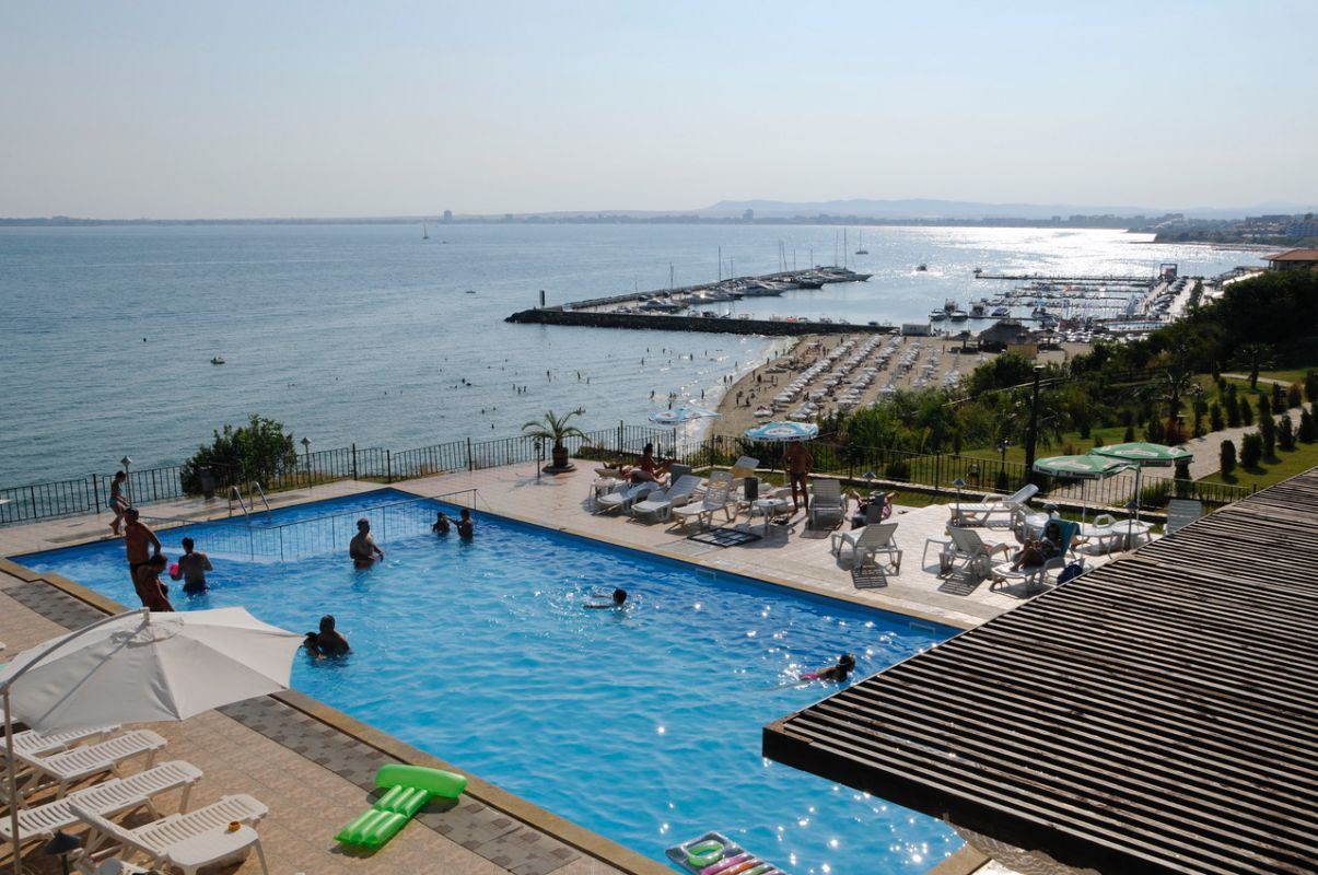 Drei-Zimmer-Wohnung mit Meerblick in einer prestigeträchtigen Anlage in Sveti Vlas