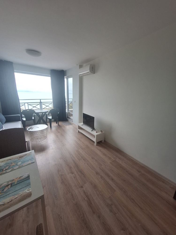 Zweizimmerwohnung in erster Meereslinie mit Panoramablick und großzügiger Terrasse