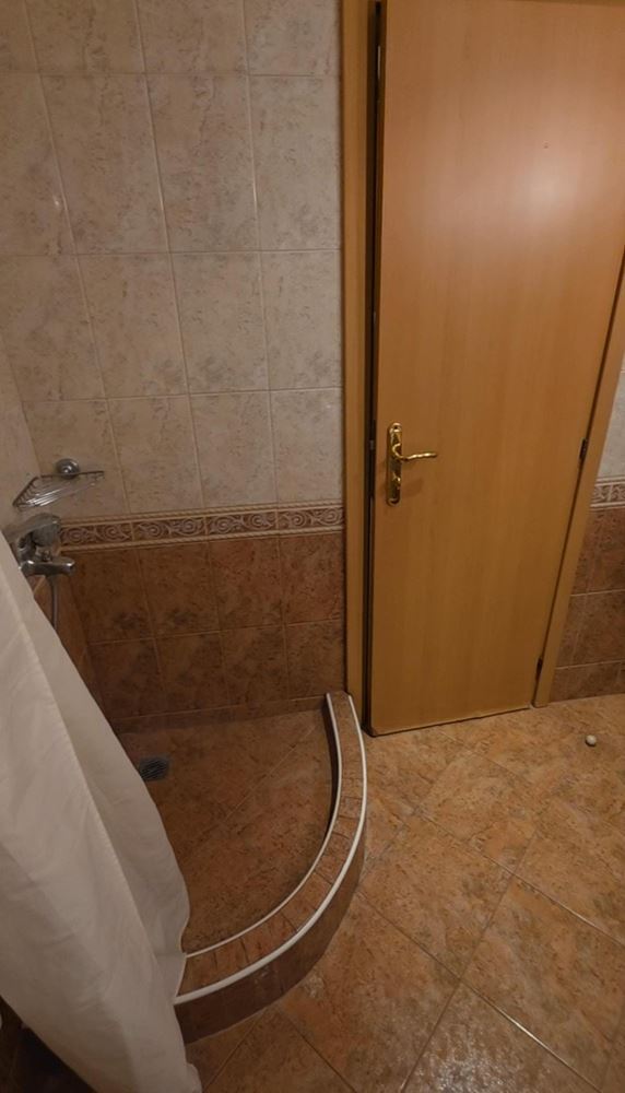 Geräumige 2-Zimmer-Wohnung mit einem Schlafzimmer in erster Meereslinie in Pomorie