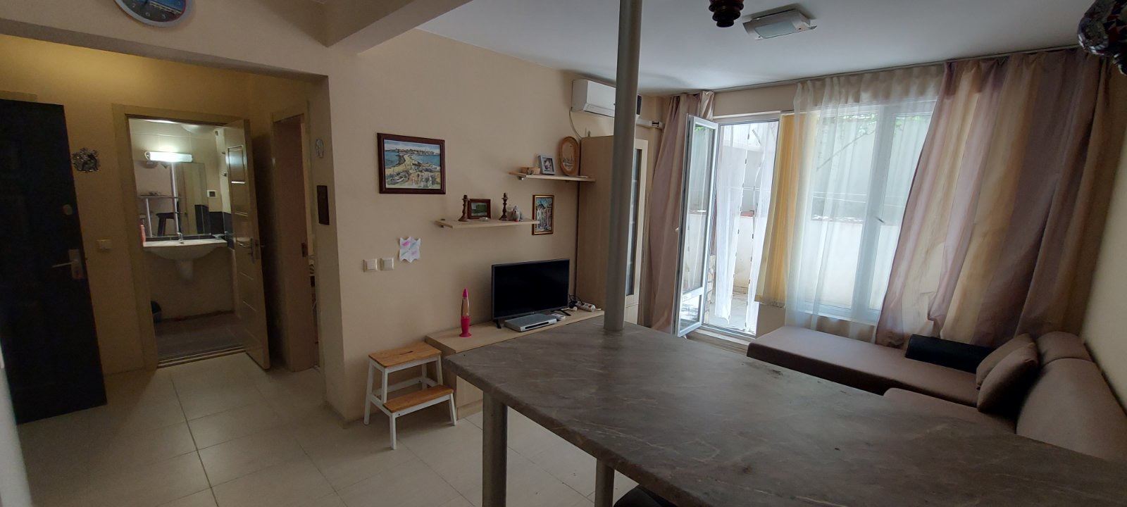 Gemütliches Apartment am Meer mit großzügiger Terrasse und niedriger Servicegebühr zwischen Sonnenstrand und Sveti Vlas