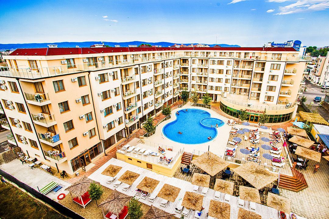 Gemütliches Studio mit Poolblick in einer prestigeträchtigen Anlage an der Grenze zwischen Nessebar und Sonnenstrand