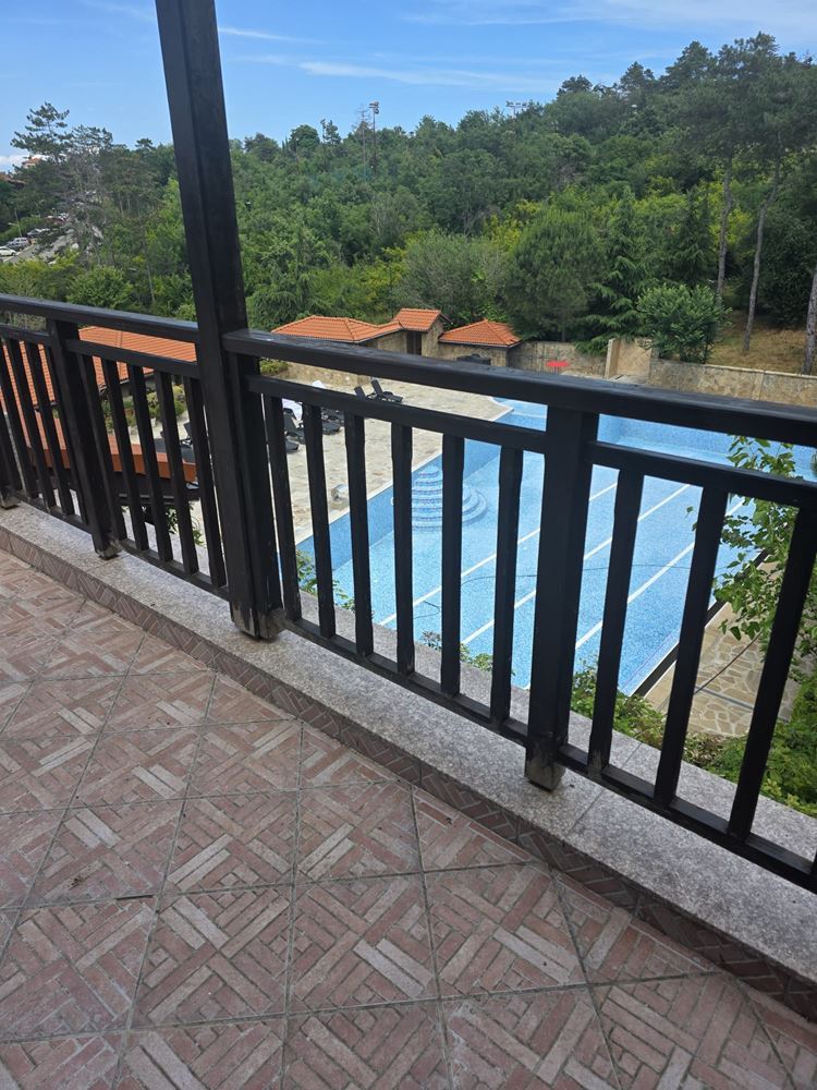 Geräumiges Apartment mit zwei Schlafzimmern und Meerblick in einer Anlage bei Sozopol – Komfort, Natur und Ruhe vereint