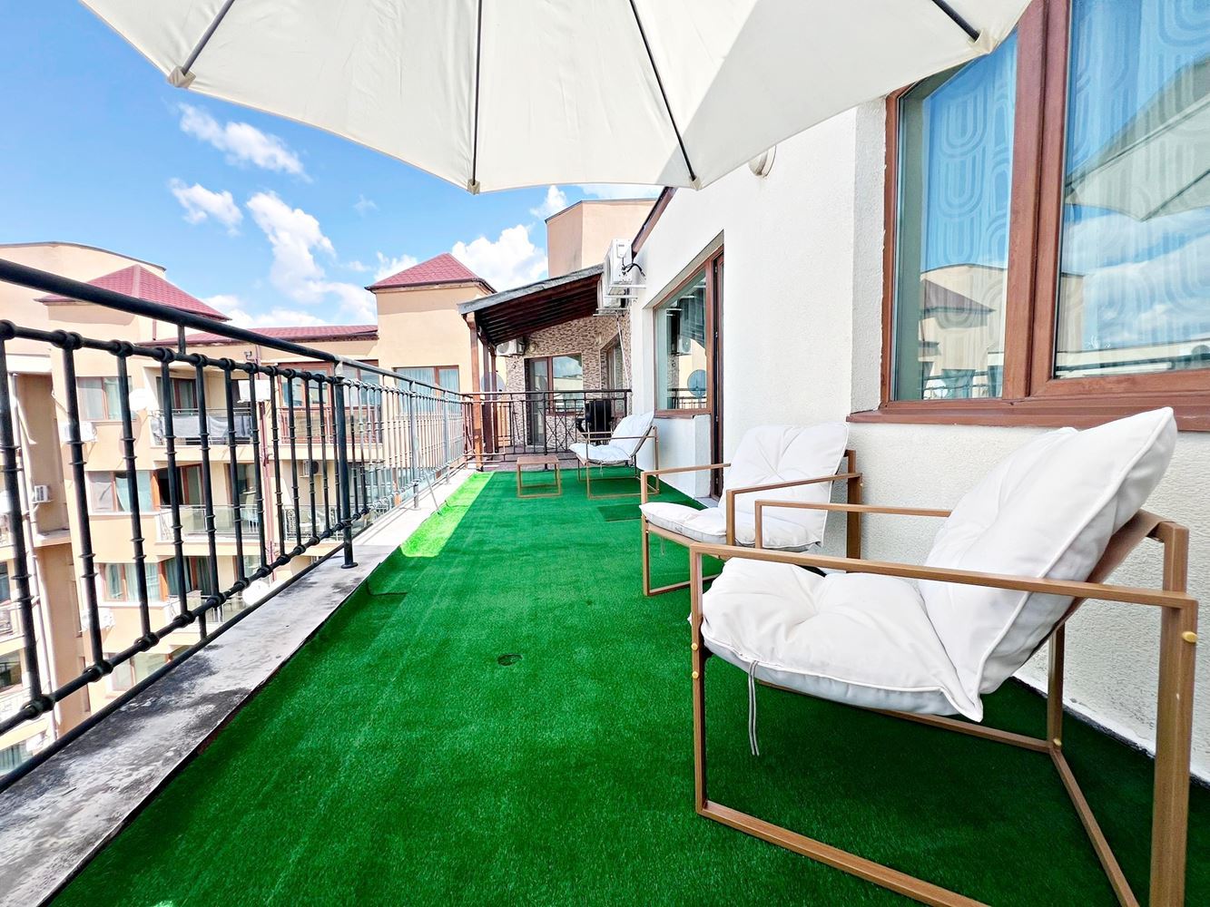 Stilvolle Wohnung mit einem Schlafzimmer und niedriger Wartungsgebühr in einer ausgezeichneten Anlage in Sonnenstrand – bezugsfertig oder als Investition