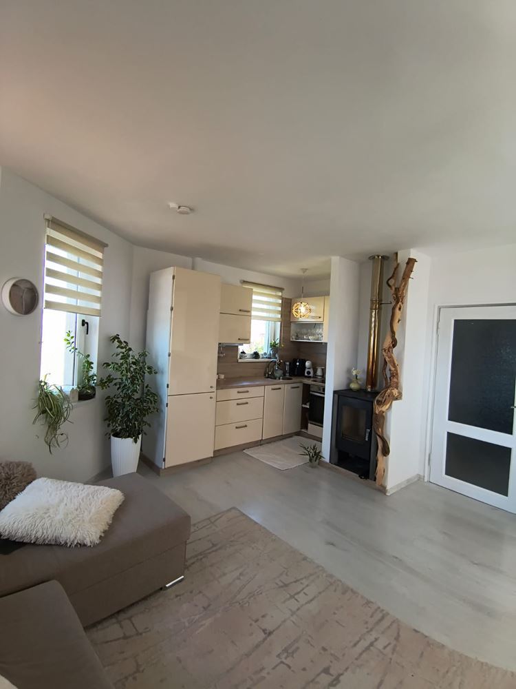 Renovierte Zwei-Schlafzimmer-Wohnung mit Panoramablick in einer modernen Anlage nahe Sonnenstrand