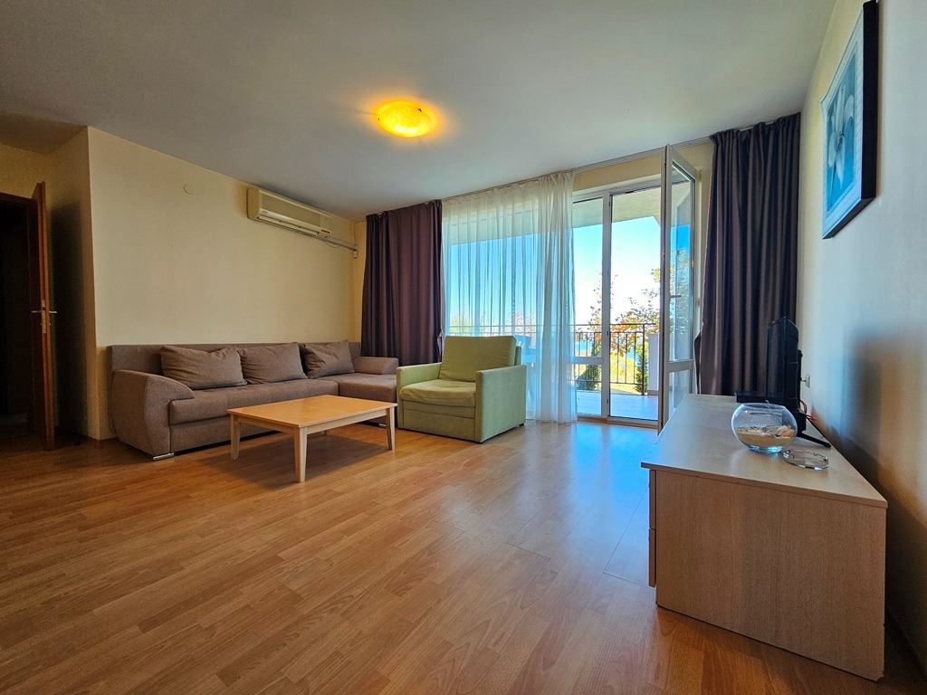 Erste Meereslinie in Sveti Vlas – geräumige Wohnung mit zwei Schlafzimmern und hervorragender Infrastruktur