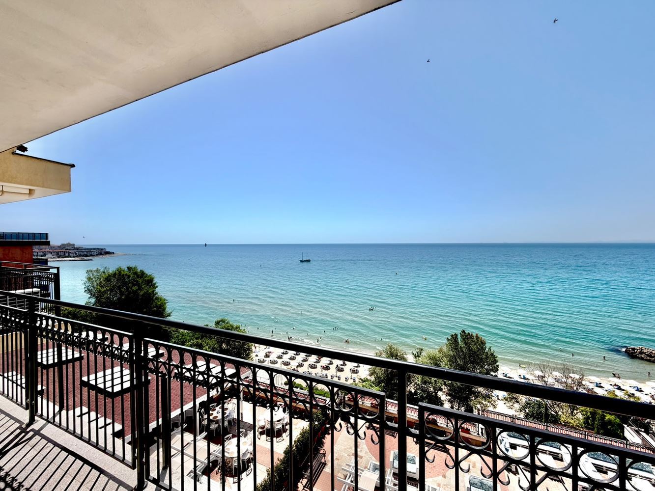 2-Zimmer-Wohnung mit Panoramablick auf das Meer in erster Meereslinie in Sveti Vlas
