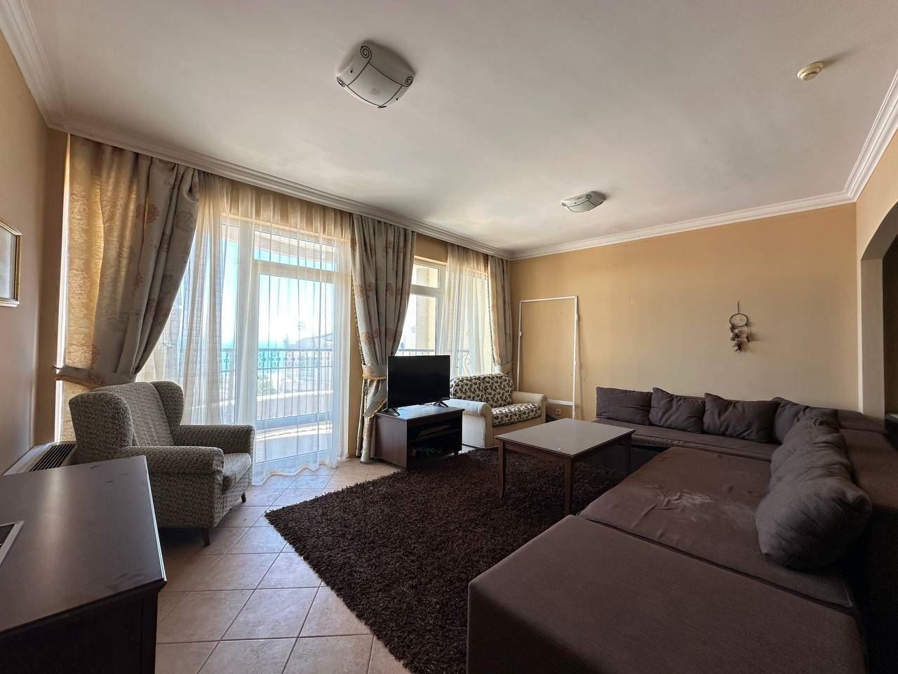 Geräumige Wohnung mit Meerblick in erster Meereslinie in Pomorie – Ferienimmobilie mit dem Gefühl eines luxuriösen Resorts