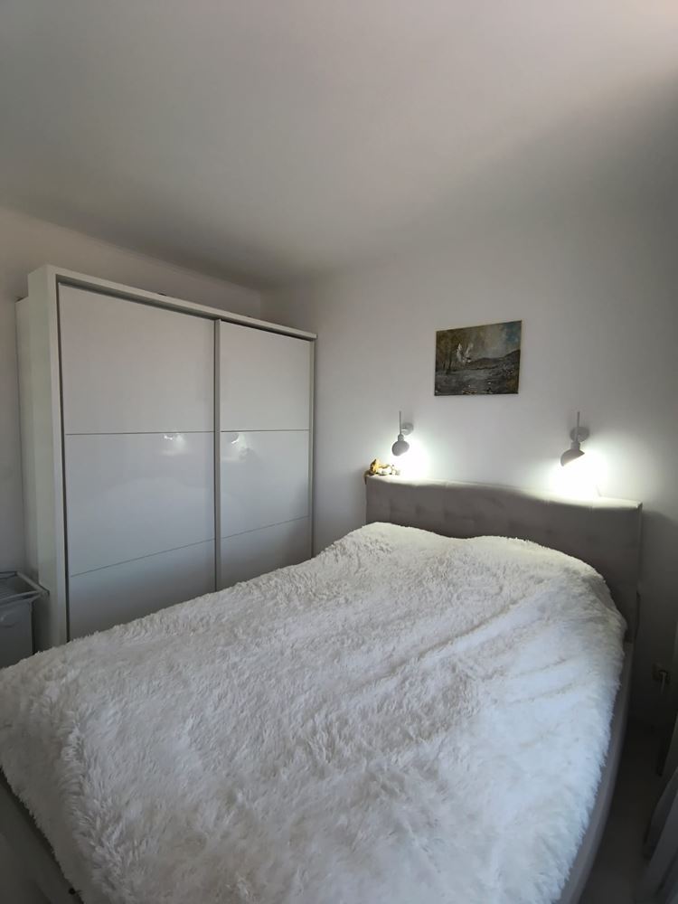 Renovierte Zwei-Schlafzimmer-Wohnung mit Panoramablick in einer modernen Anlage nahe Sonnenstrand