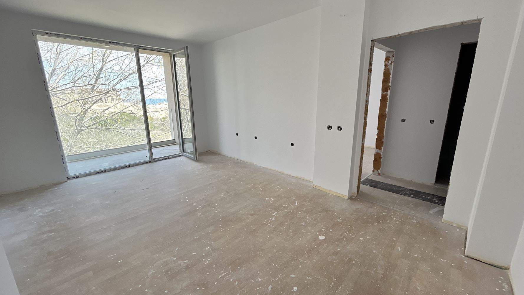 Exklusive 3-Zimmer-Wohnung in erster Meereslinie in Sonnenstrand – Panoramablick auf das Meer und prestigeträchtige Lage