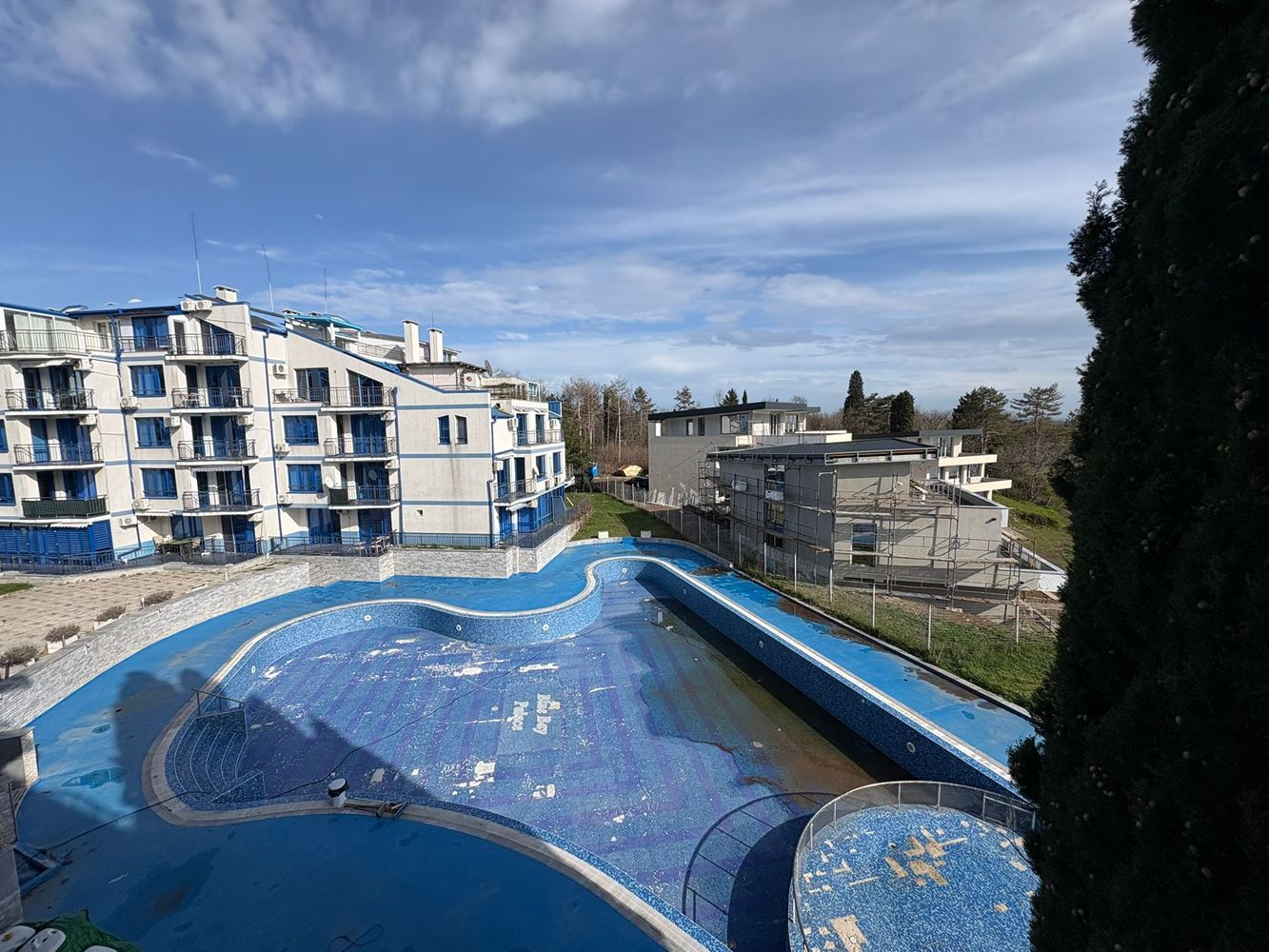 Geräumige Zwei-Zimmer-Wohnung an der ersten Meereslinie in Pomorie