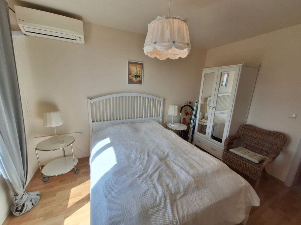 Möblierte 2-Zimmer-Wohnung in erster Meereslinie mit Meerblick in Byala