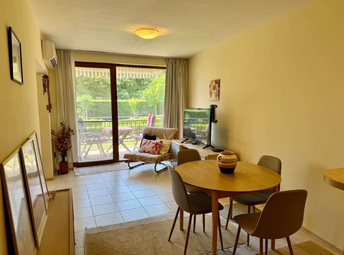 Geräumiges Apartment mit zwei Schlafzimmern in erster Meereslinie in Ravda – ein großzügiges Zuhause am Meer mit einzigartigem Ausblick