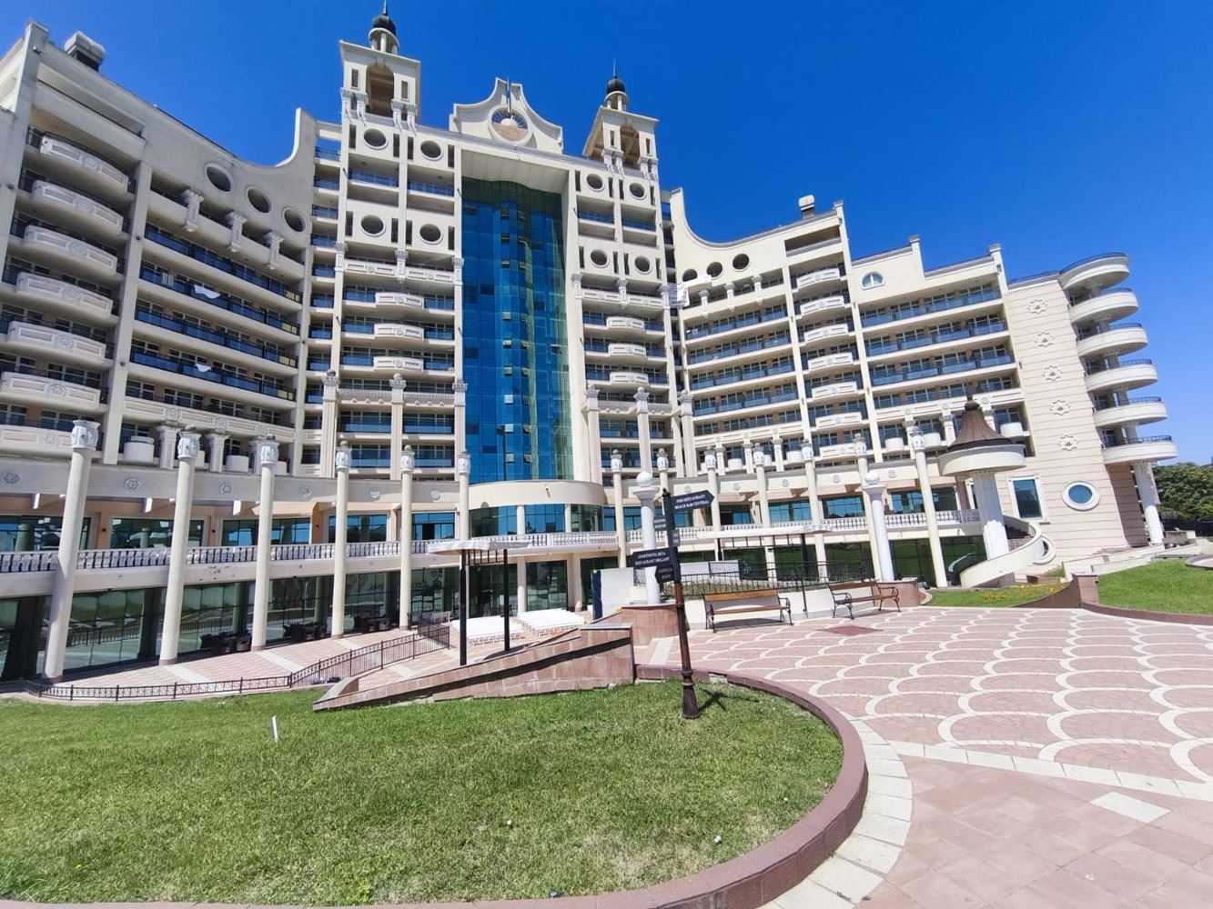 Luxuriöse Zweizimmerwohnung in erster Meereslinie in Pomorie – Komfort und maritimes Ambiente