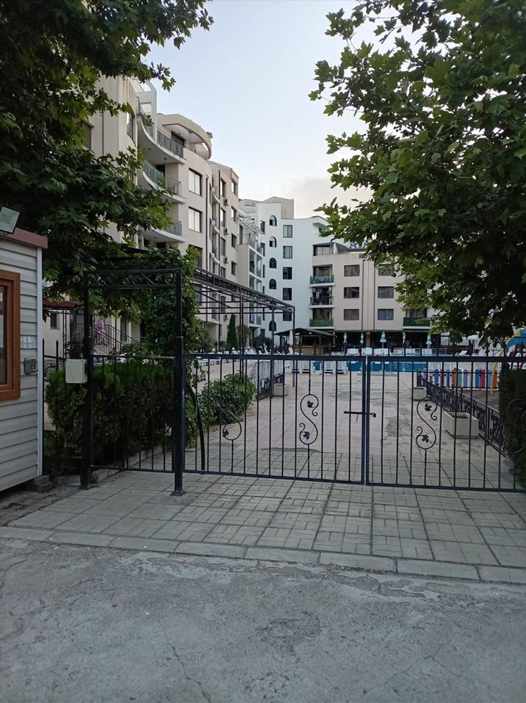 Geräumige 2-Zimmer-Wohnung mit Poolblick in Sonnenstrand