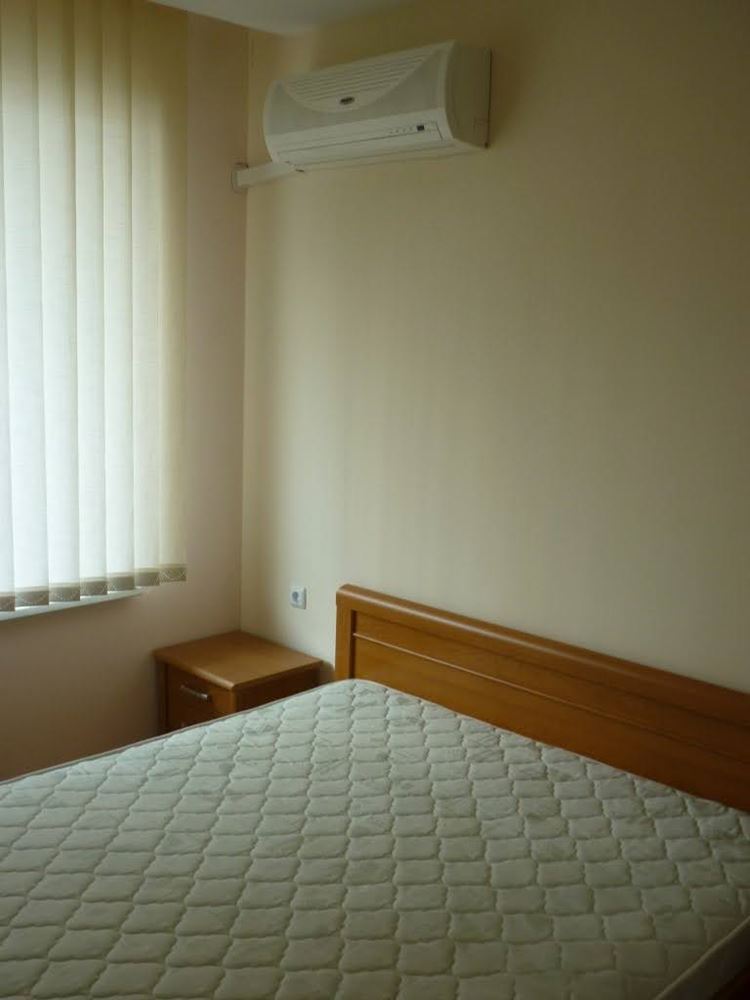 Möblierte Zwei-Zimmer-Wohnung direkt am Strand mit Meerblick in Elenite