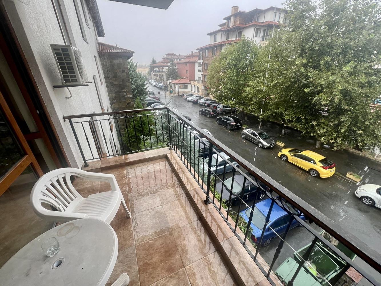 Geräumige Drei-Zimmer-Wohnung mit Poolblick in einer prestigeträchtigen Anlage in Nessebar