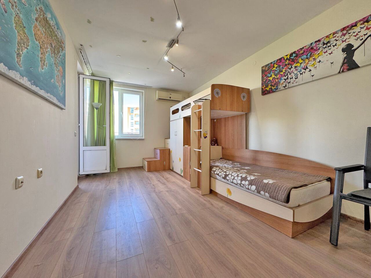 Zwei-Zimmer-Wohnung in einem Luxuskomplex in erster Meereslinie in Sveti Vlas