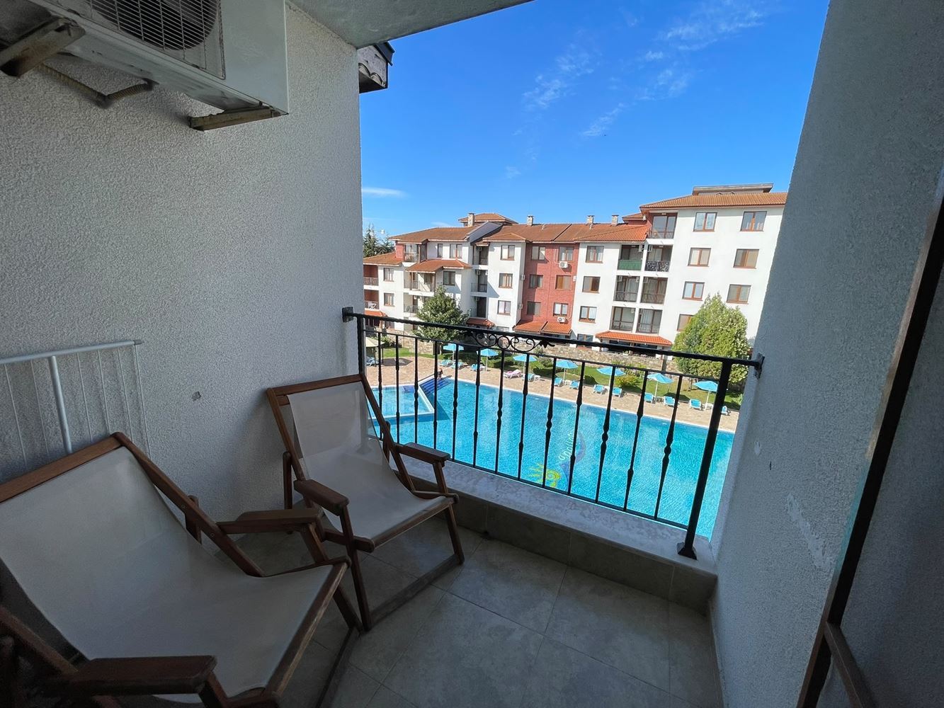 Geräumige Wohnung mit einem Schlafzimmer und Poolblick in Nessebar