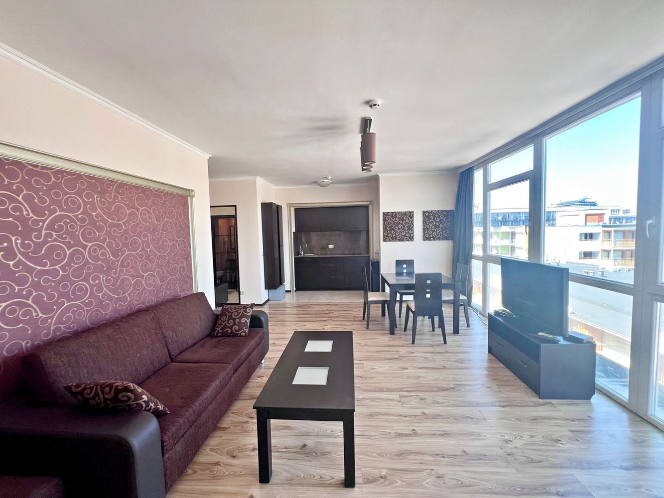 Zweizimmerwohnung mit Panoramablick auf das Meer in erster Meereslinie – geräumige Wohnung in Sonnenstrand