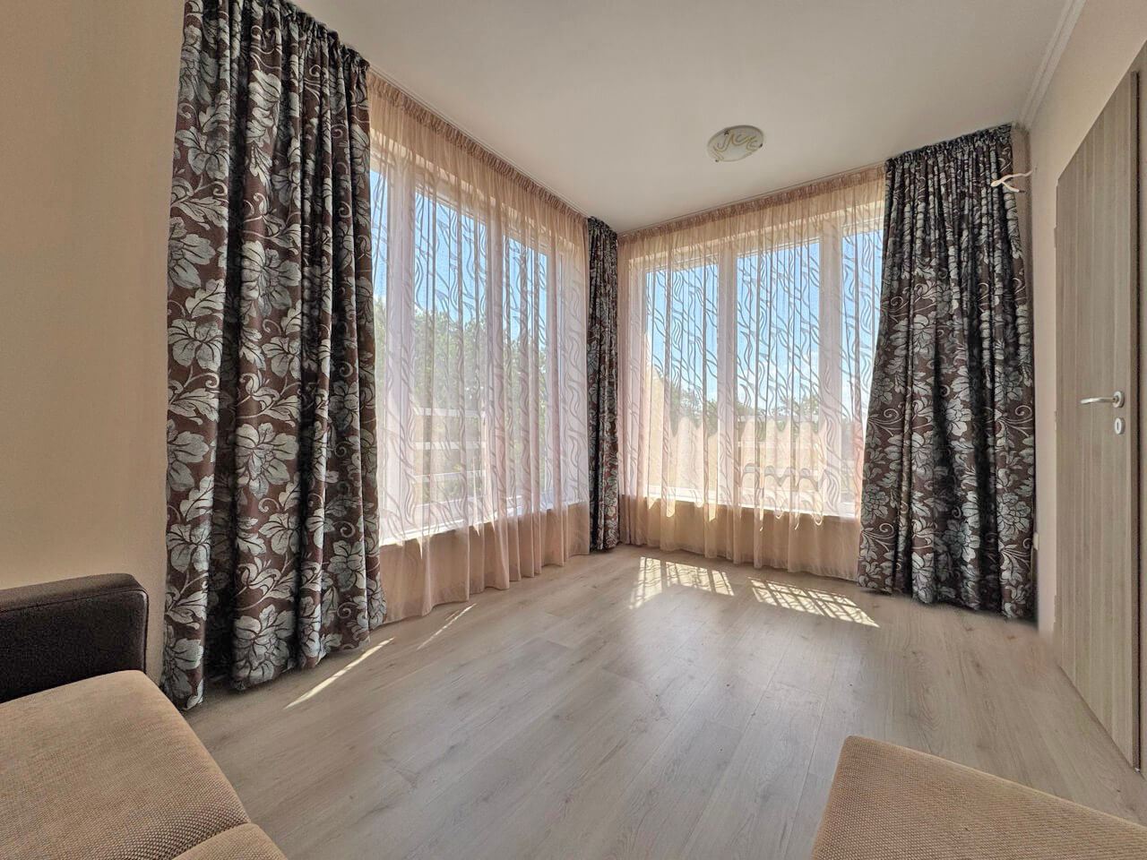 Apartment mit zwei Schlafzimmern und Poolblick in einer modernen Anlage in Sonnenstrand