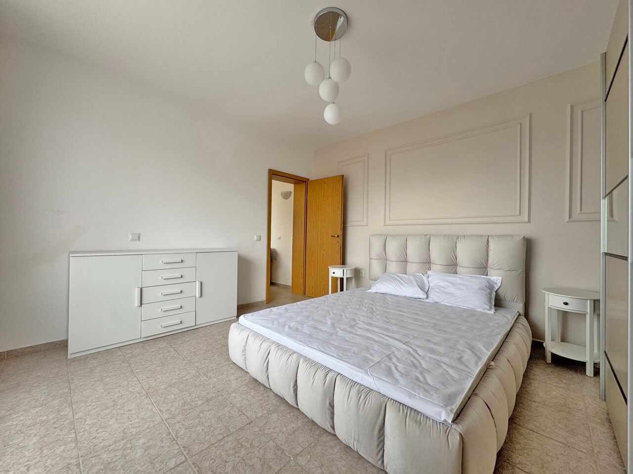 Geräumige Drei-Zimmer-Wohnung im Herzen von Sonnenstrand – Komfort, Lage und eine ausgezeichnete Investition