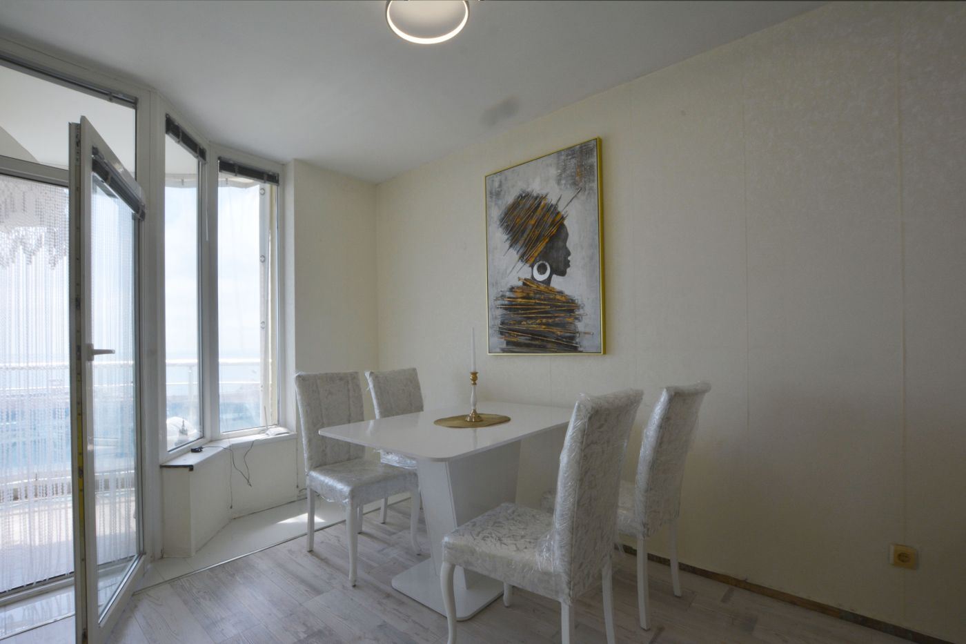 Luxuriöse Drei-Zimmer-Wohnung mit Meerblick in erster Reihe in Ravda – 114 m², zwei Terrassen und maximaler Komfort