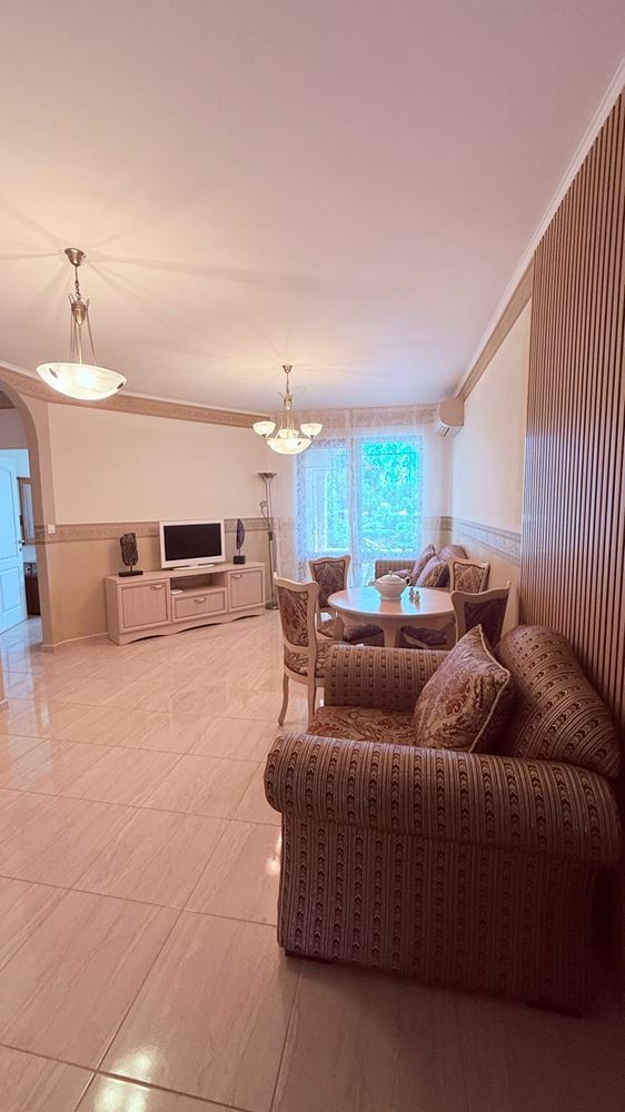 Luxuriöse 2-Zimmer-Wohnung in einer Anlage in Nessebar – 200 m vom Strand, Pool- und Gartenblick