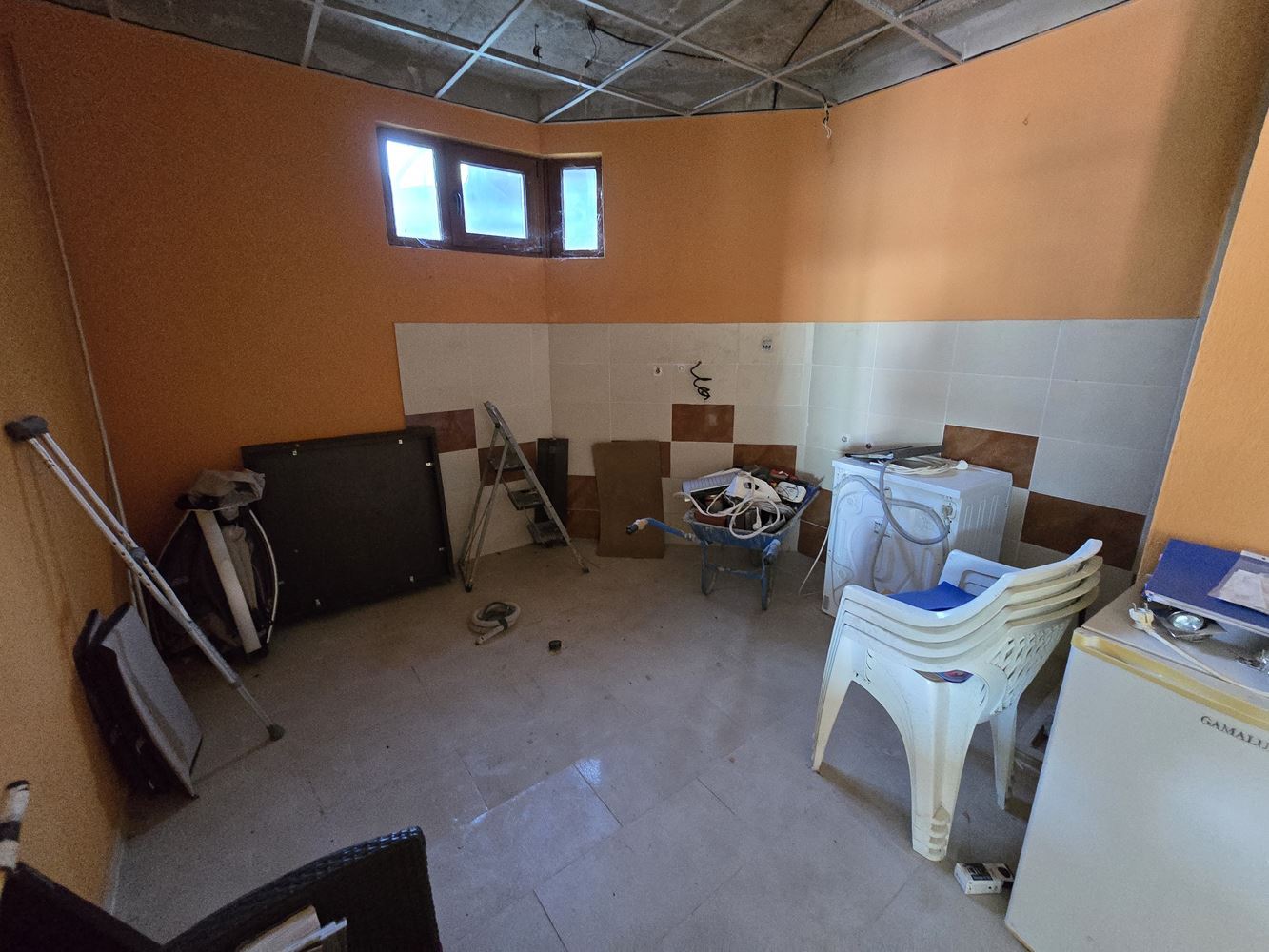 Geräumige Immobilie mit Potenzial für eine Mehrzimmerwohnung – ohne Wartungsgebühr, nahe Sonnenstrand