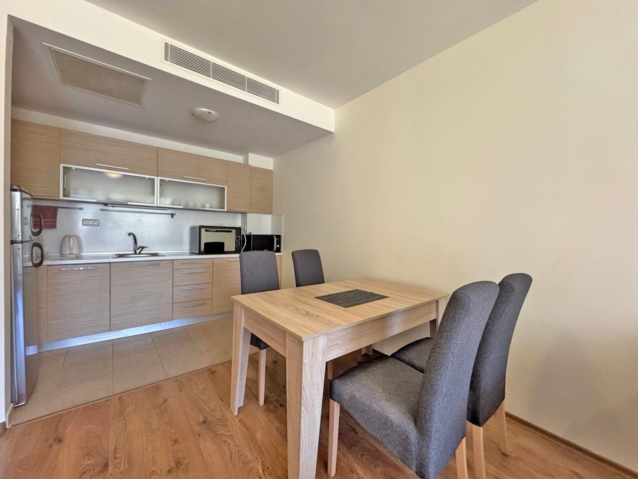 Geräumige 2-Zimmer-Wohnung 200 m vom Meer entfernt in Sonnenstrand – Luxus, Komfort und hervorragende Lage