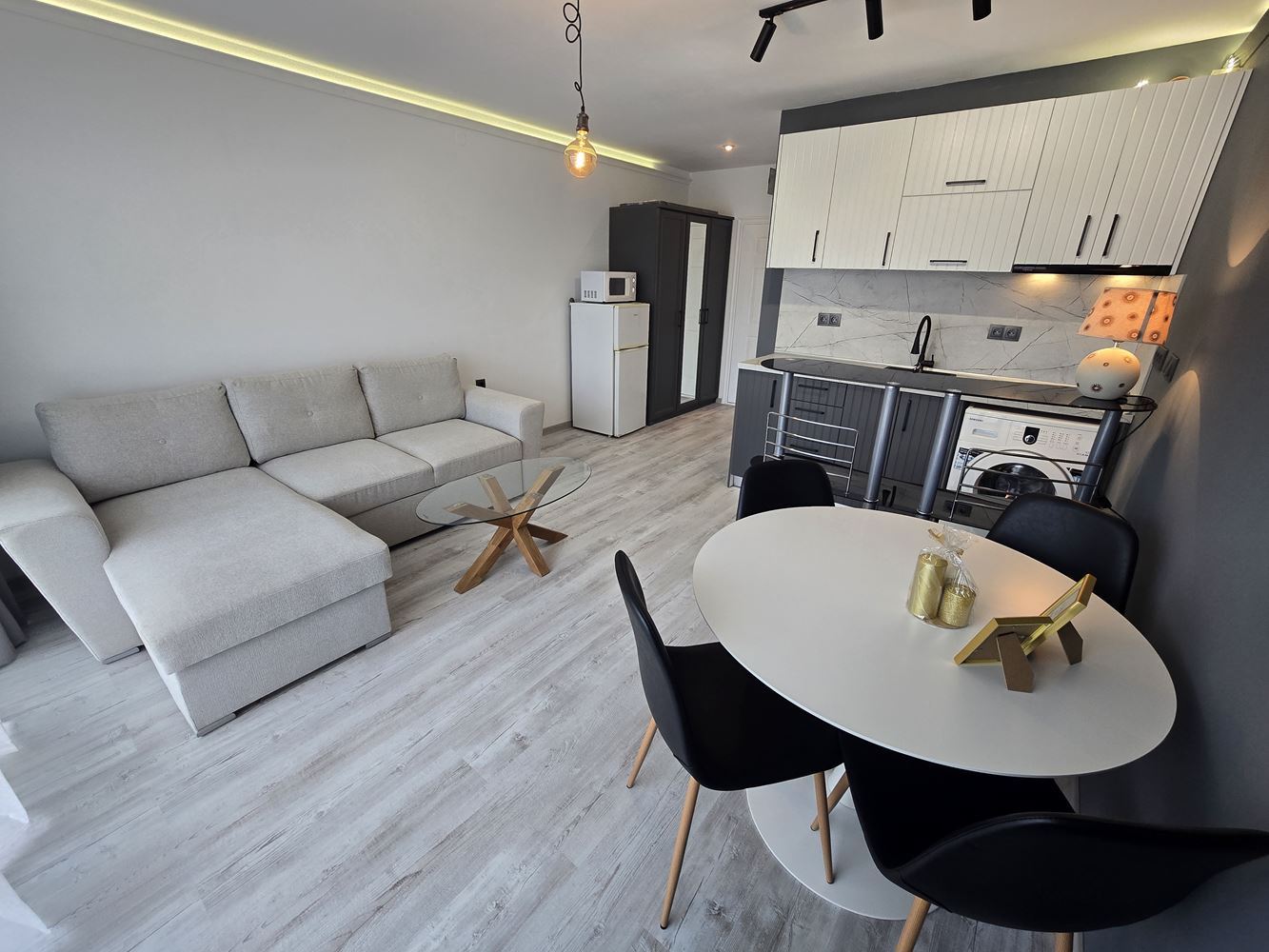 Modernes Studio mit neuer Renovierung und ruhigem Ausblick – ein perfekter Ort zur Erholung am Sonnenstrand