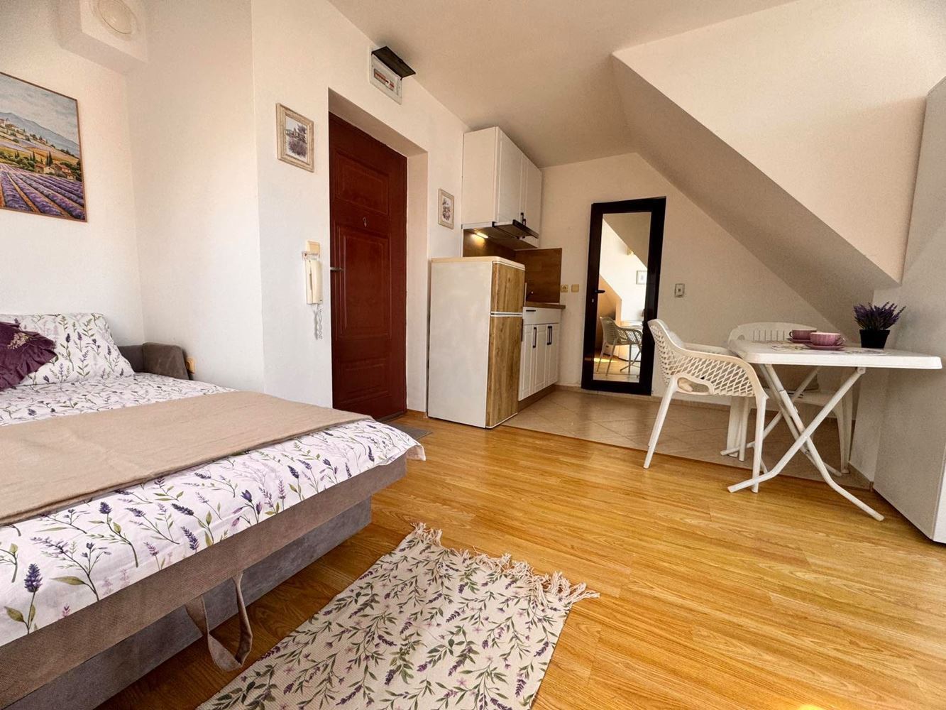 Stilvolles Studio mit Panoramaterrasse in Pomorie – niedrige Instandhaltungsgebühr, Südausrichtung und ausgezeichnete Lage nahe dem Meer