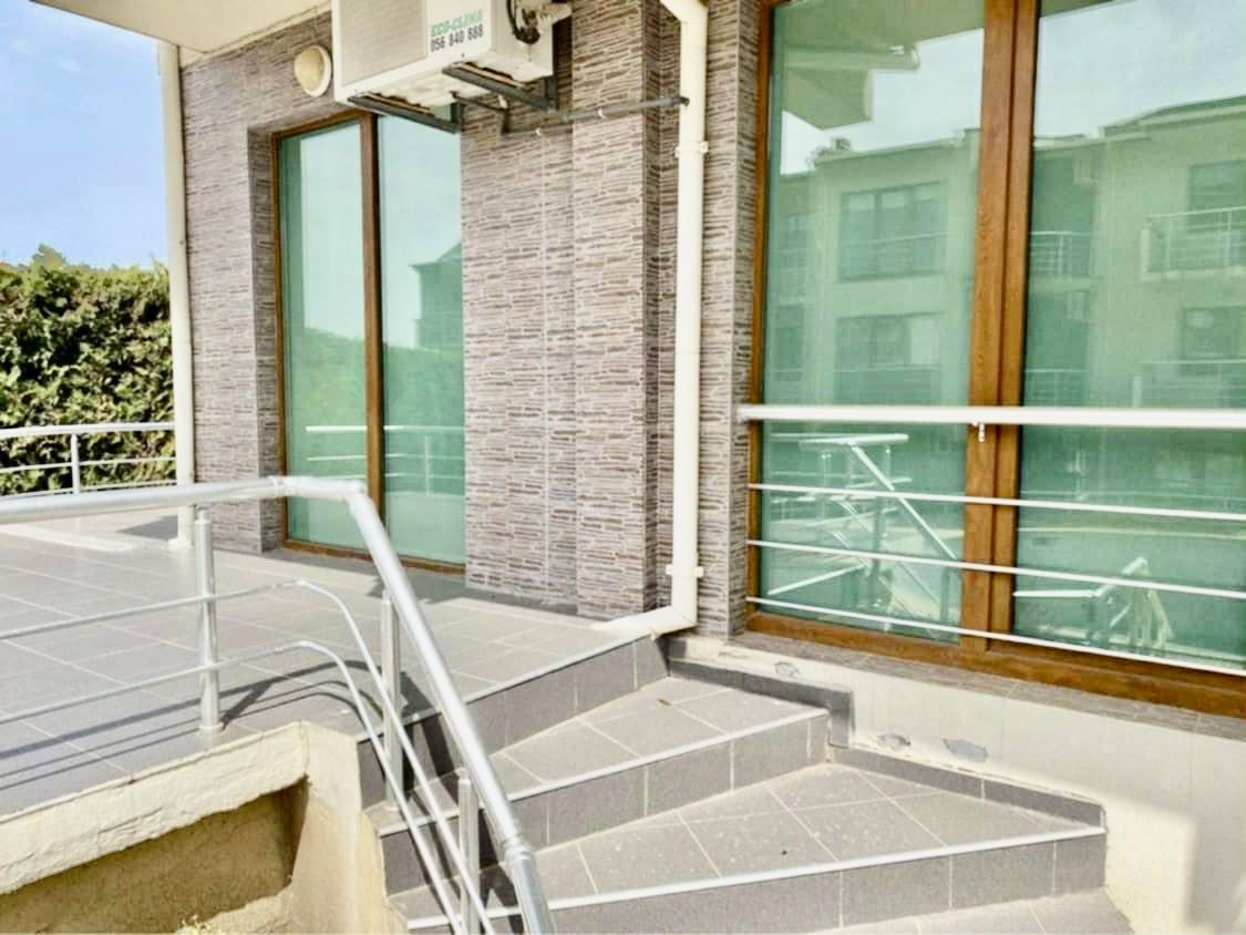Drei-Zimmer-Wohnung mit Blick auf den Pool in Sveti Vlas – Komfort, Stil und hervorragende Lage