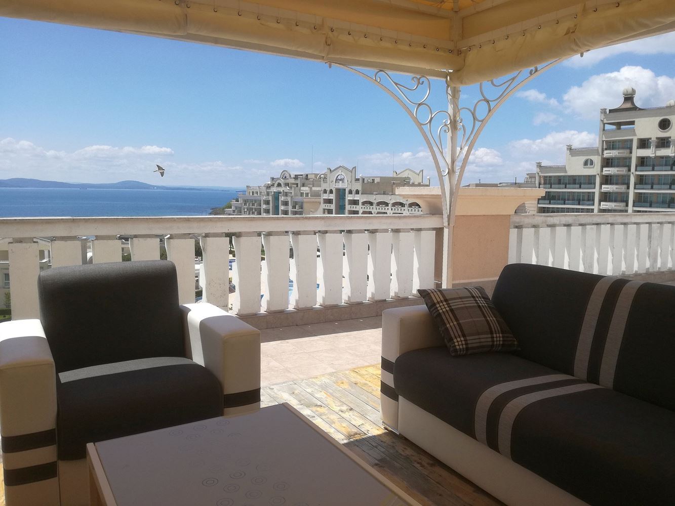 Luxuriöse Maisonette mit großer Panoramaterrasse und Meerblick in Pomorie