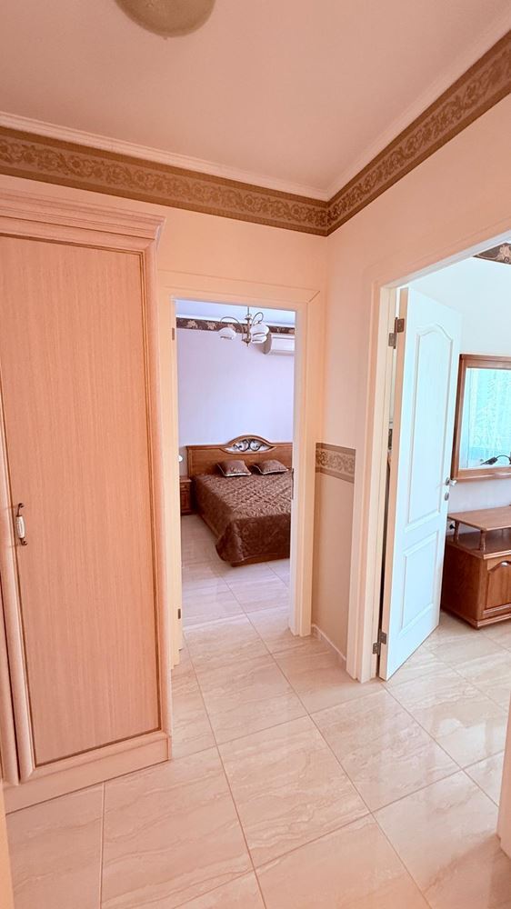 Luxuriöse 2-Zimmer-Wohnung in einer Anlage in Nessebar – 200 m vom Strand, Pool- und Gartenblick