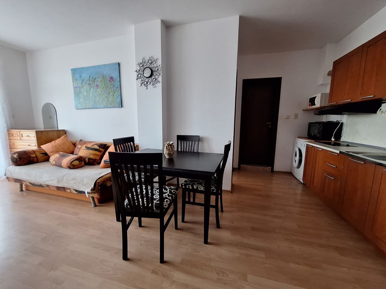 Geräumige Ein-Zimmer-Wohnung in einem luxuriösen Komplex mit Pools und Sporteinrichtungen