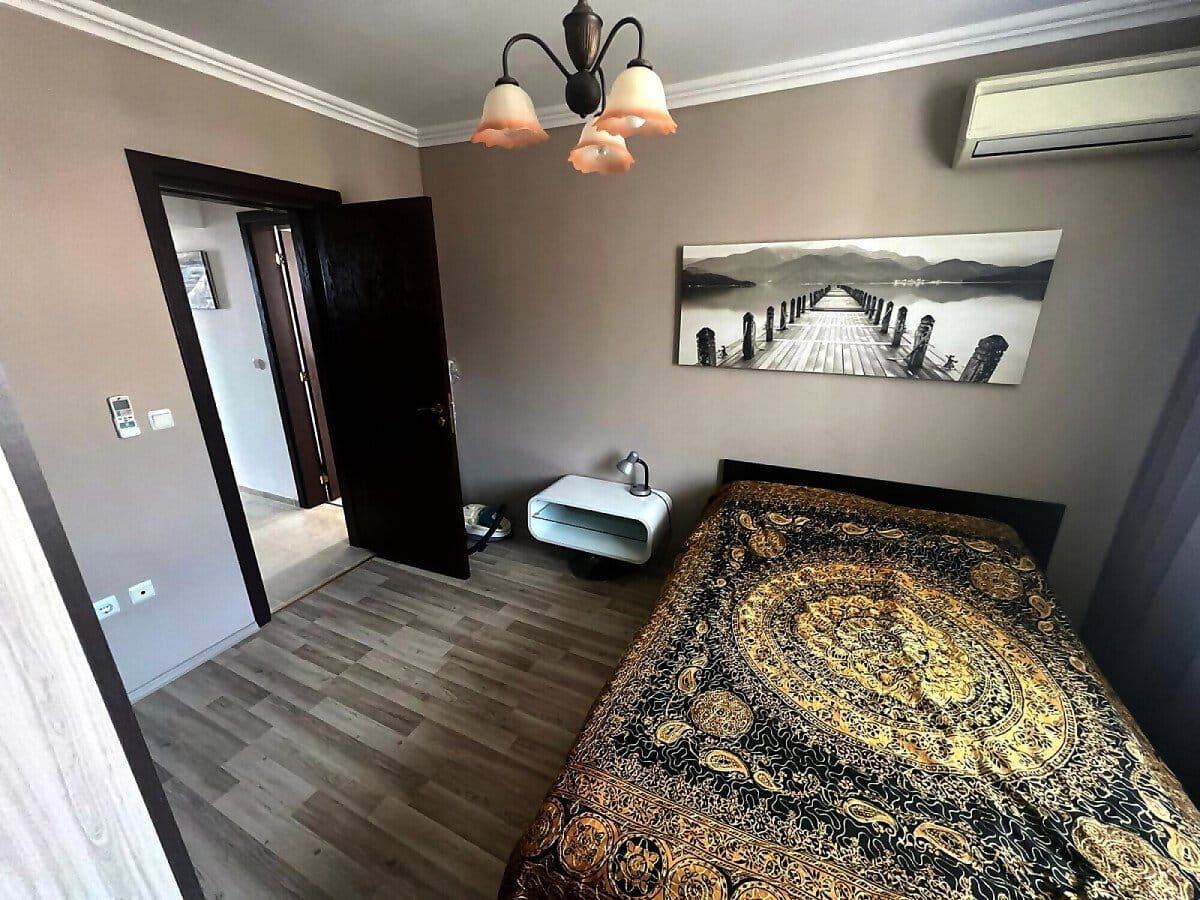 Geräumige Vier-Zimmer-Wohnung mit einzigartigem Panoramablick über die gesamte Bucht in Sveti Vlas