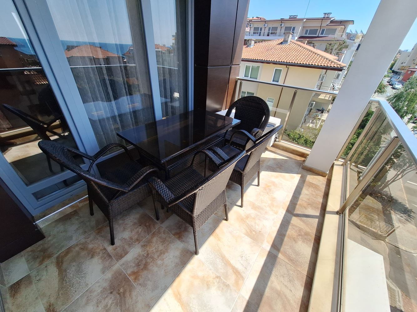 Geräumige 3-Zimmer-Wohnung mit Parkplatz nur 200 Meter vom Meer entfernt in Sveti Vlas