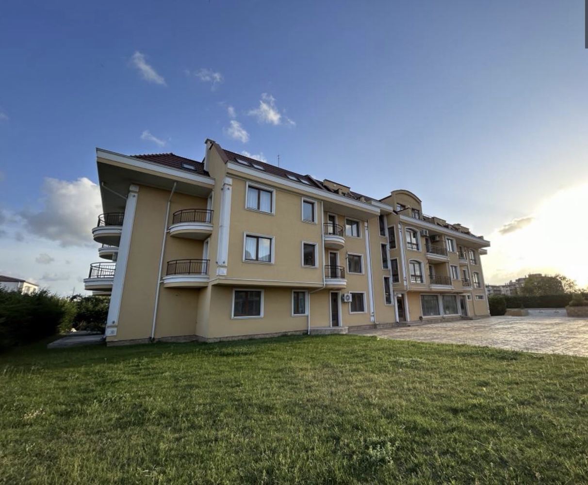 Ein-Zimmer-Wohnung in einer modernen Anlage nur wenige Schritte vom Meer in Ravda entfernt – eine perfekte Wahl für Investition oder gemütliches Zuhause