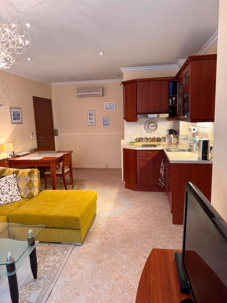 Drei-Zimmer-Wohnung mit Meerblick zwischen Pinien – Luxus und Ruhe in erster Meereslinie in Sozopol