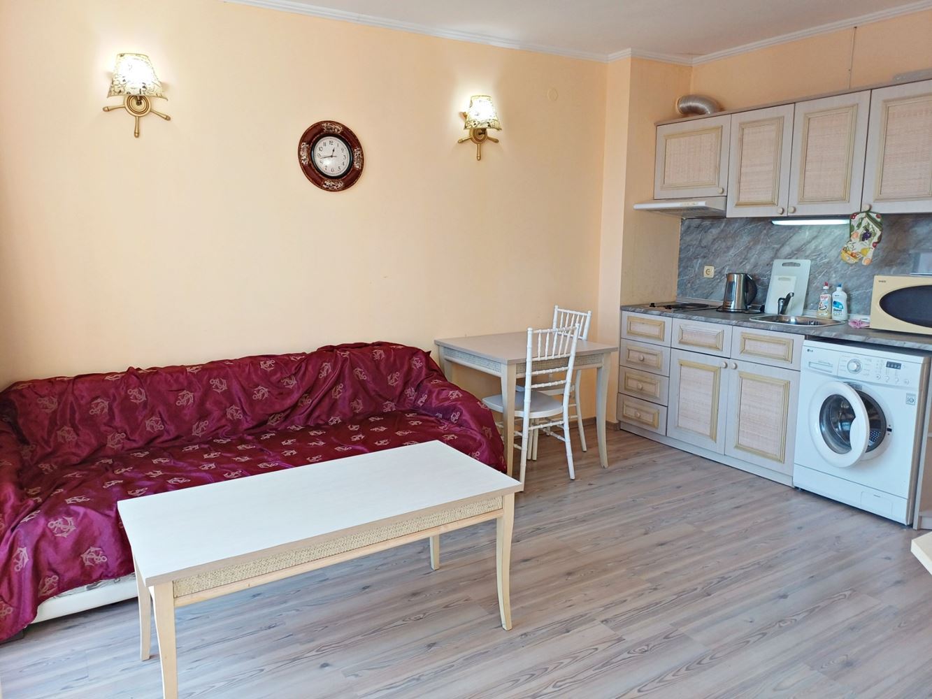 Elegante 2-Zimmer-Wohnung nur 100 Meter vom Strand in einer prestigeträchtigen Anlage in Sonnenstrand