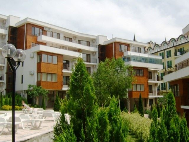 Panorama-Apartment mit zwei Schlafzimmern nur wenige Meter vom Strand entfernt in Elenite mit atemberaubendem Blick auf die Bucht
