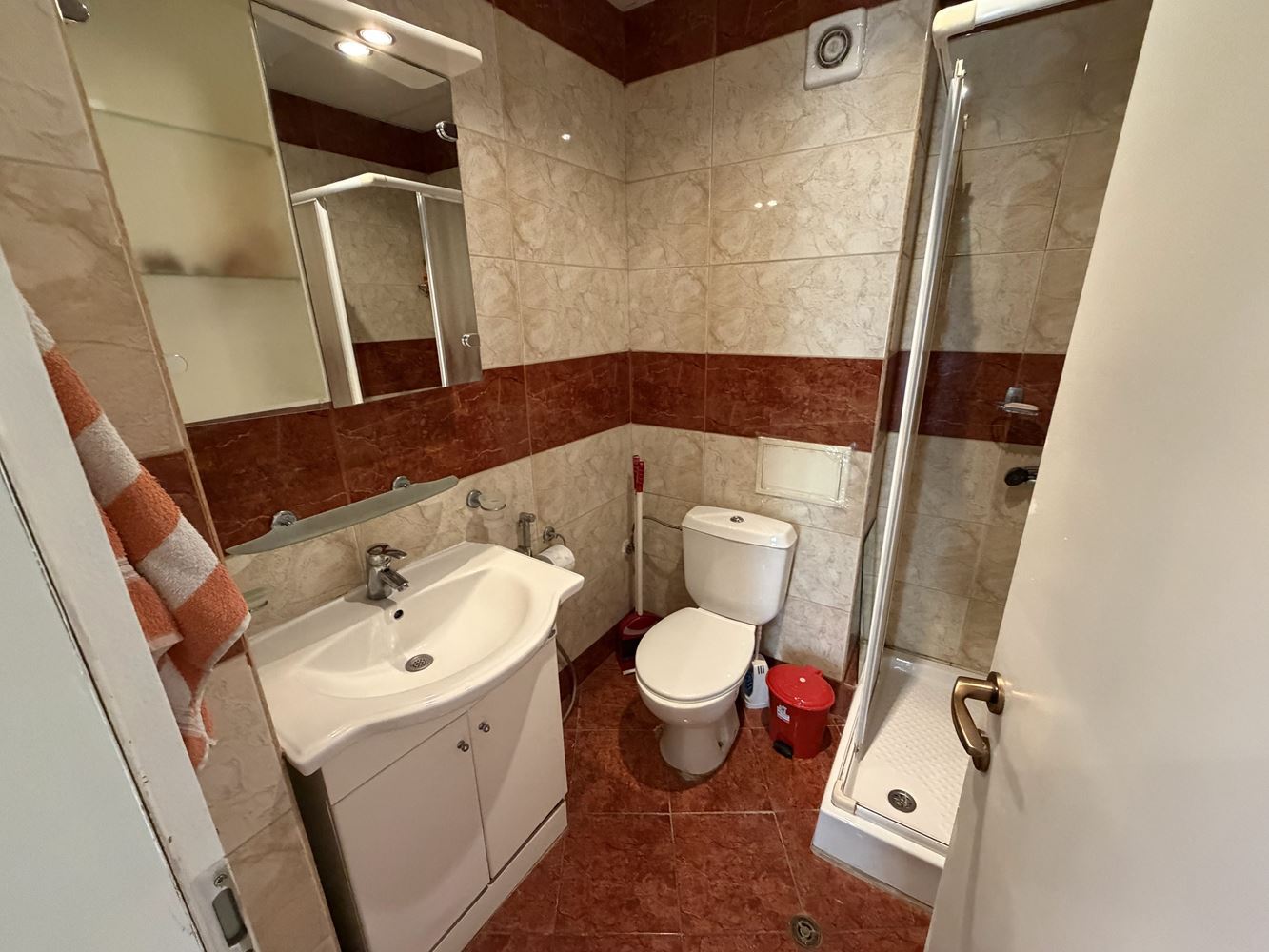 Zweizimmerwohnung mit großzügiger Terrasse und Meerblick in Sveti Vlas – 300 Meter vom Strand entfernt
