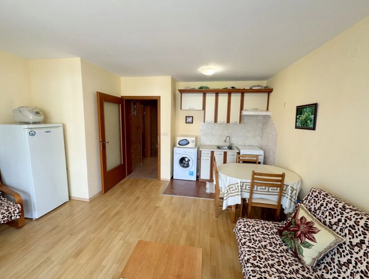 Wunderschönes Apartment in erster Meereslinie in einer prestigeträchtigen Wohnanlage nahe Elenite und Sveti Vlas