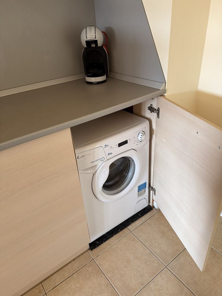 Möblierte Zwei-Zimmer-Wohnung (Wohnung mit einem Schlafzimmer) in einem Elite-Komplex mit Pools und Sportanlagen