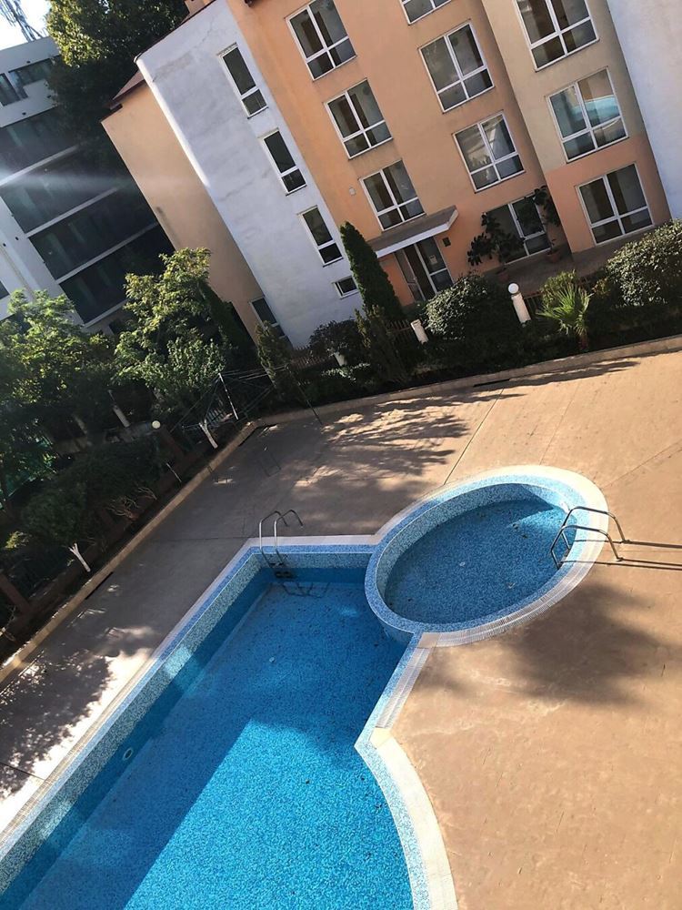 Geräumiges Studio mit Poolblick in Sonnenstrand – vollständig möbliert