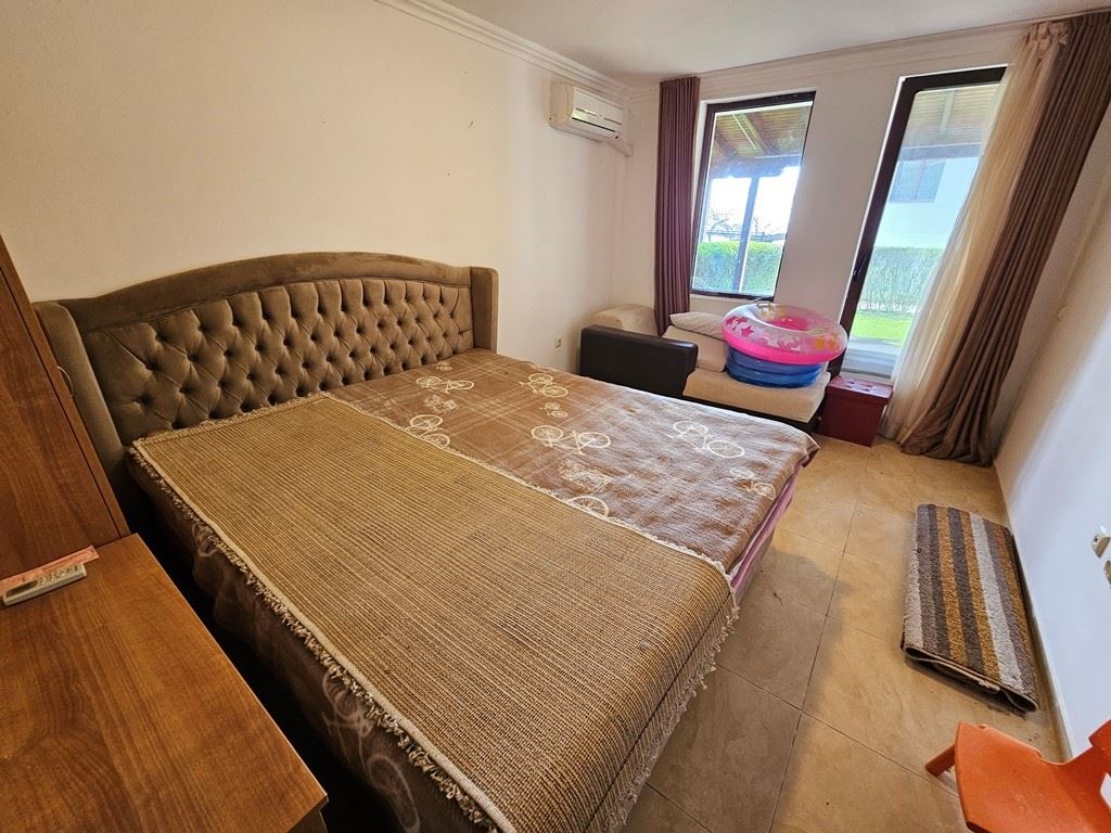 Luxus in erster Meereslinie – stilvolle Wohnung mit Veranda, privatem Garten und Meerblick in Sveti Vlas