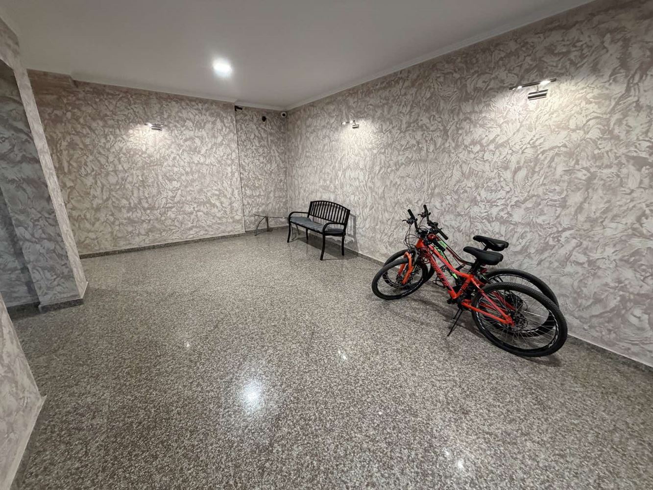 Ein-Zimmer-Wohnung in einer modernen Anlage nur wenige Schritte vom Meer in Ravda entfernt – eine perfekte Wahl für Investition oder gemütliches Zuhause