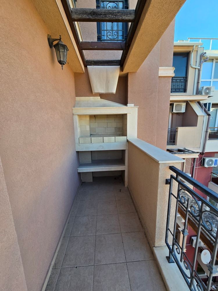 Neue Wohnung mit einem Schlafzimmer in Pomorie – renoviert, bereit zur Möblierung, mit geräumigem Balkon und Grill