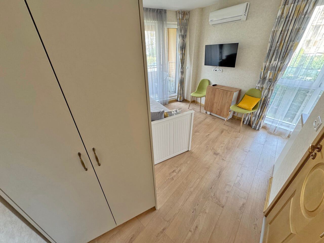 Helles Studio in Luxuskomplex – perfekter Komfort am Pool